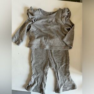 BabyGap 2 piece outfit 0-3 months